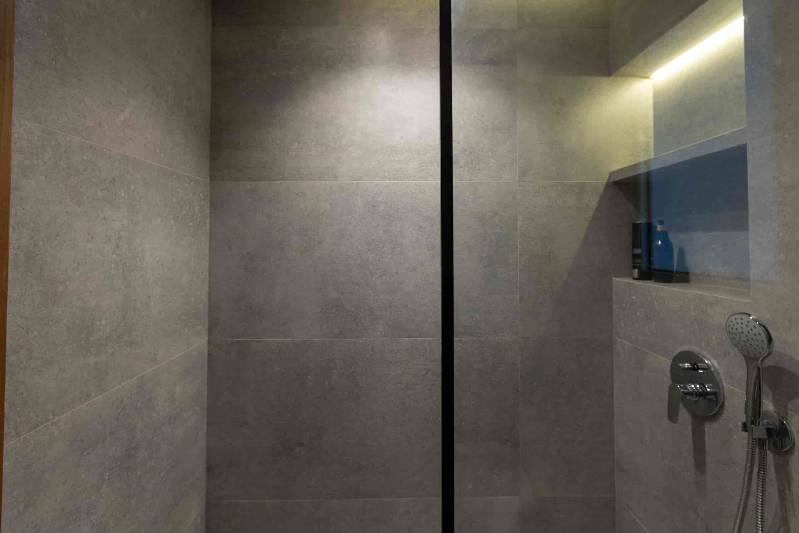 Luxury 3-Bedroom Apartment in the Heart of Almaza — Full bathroom 2 in Cairo , Cairo, Egypt — photo 3