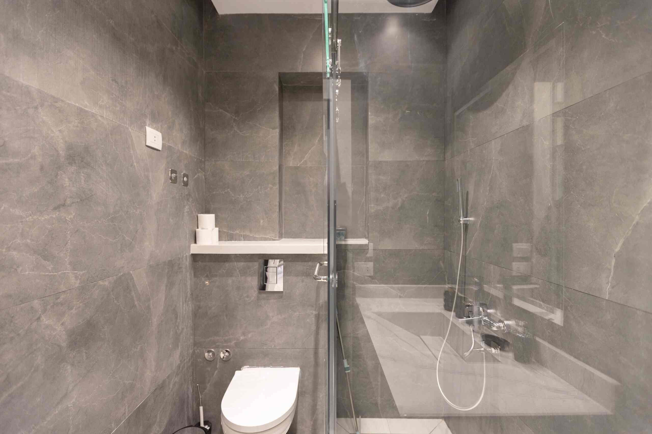 Spacious & Chic 2BR Haven in Lake View Residence — Full bathroom 2 in New Cairo , Cairo, Egypt — photo 2