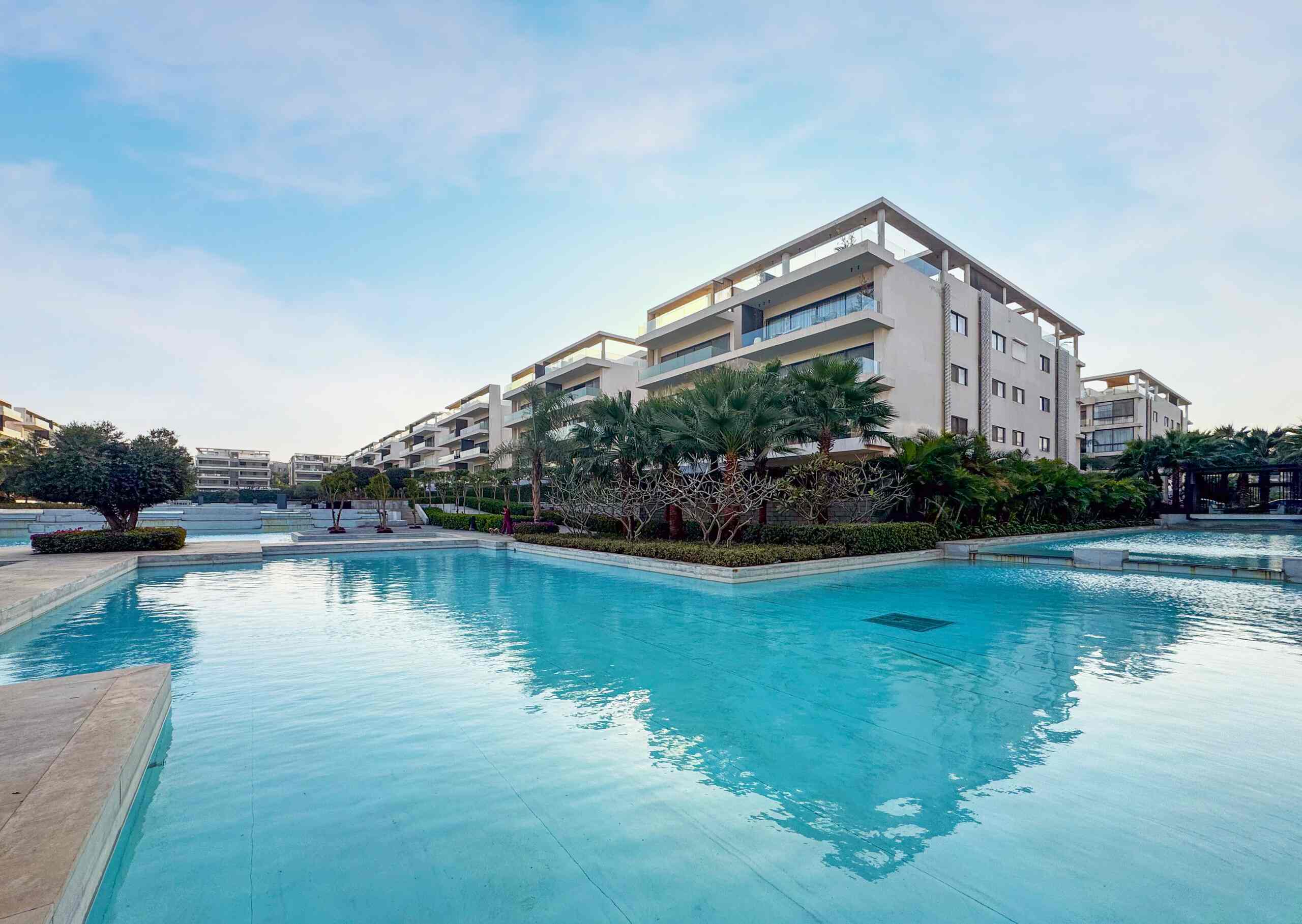 Spacious & Chic 2BR Haven in Lake View Residence — Pool in New Cairo , Cairo, Egypt — photo 3