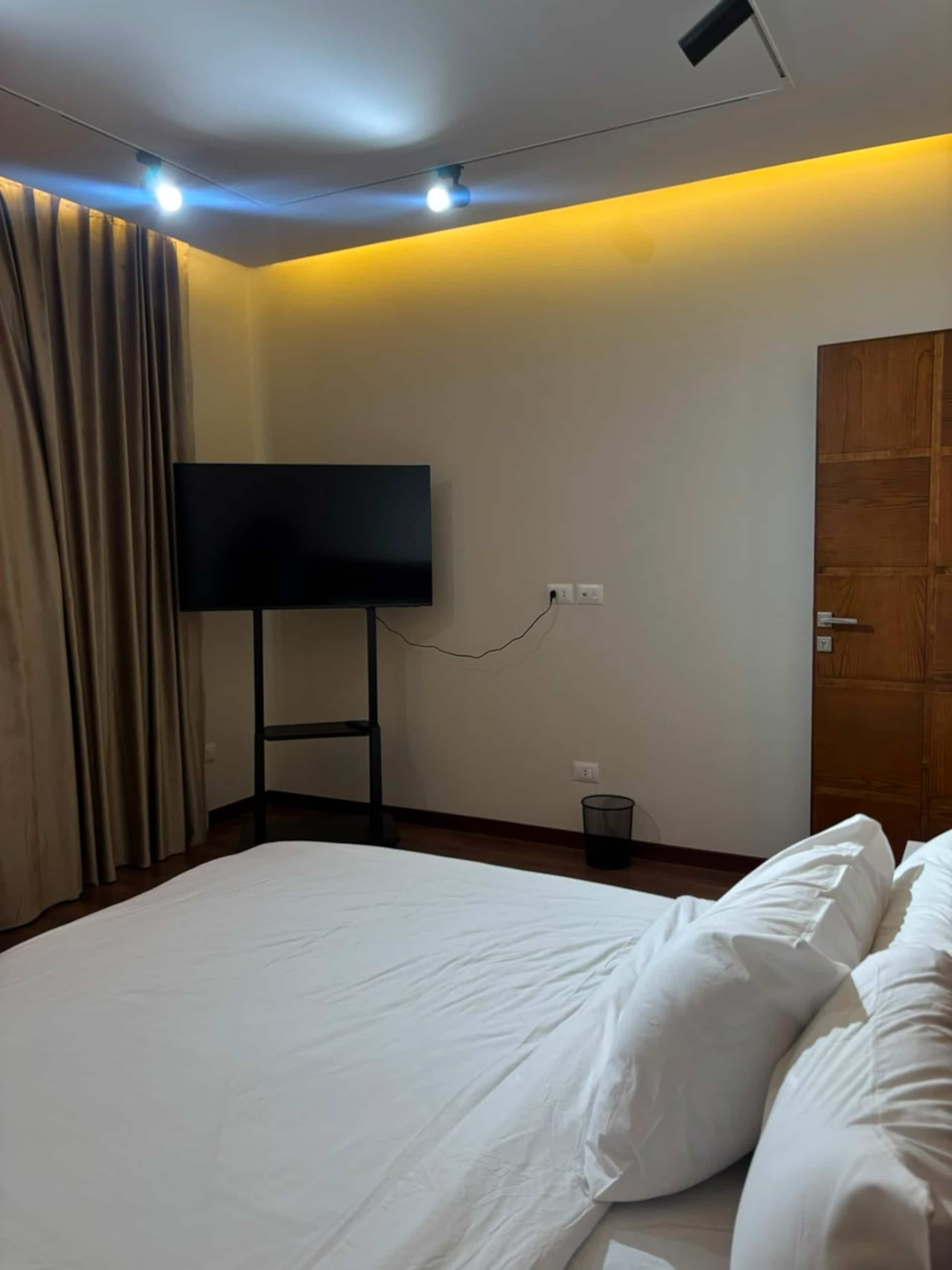 The Lake View Escape | Luxury 3BR | New cairo — Bedroom 1 in Cairo, Egypt