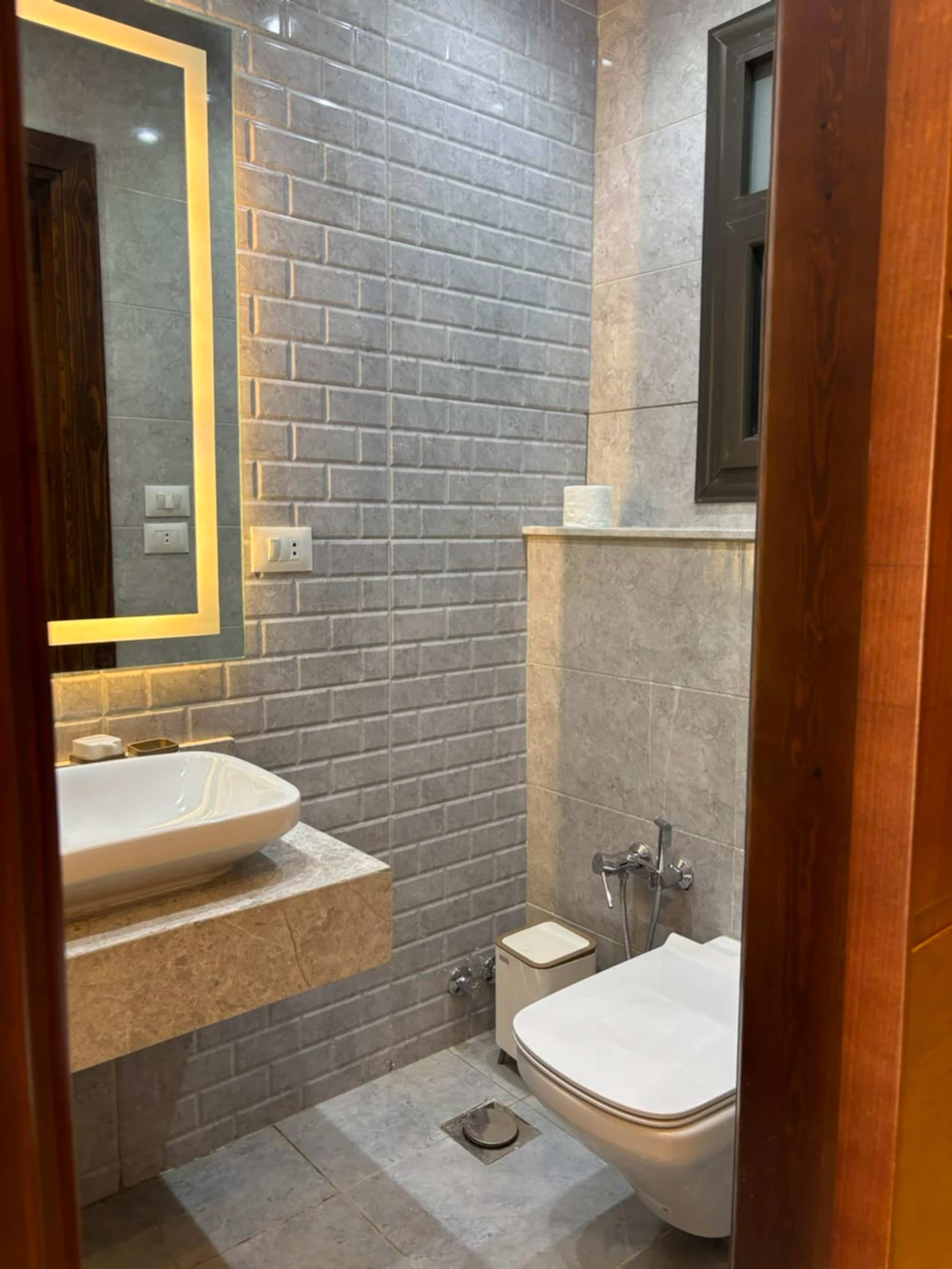 The Lake View Escape | Luxury 3BR | New cairo — Full bathroom 1 in Cairo, Egypt