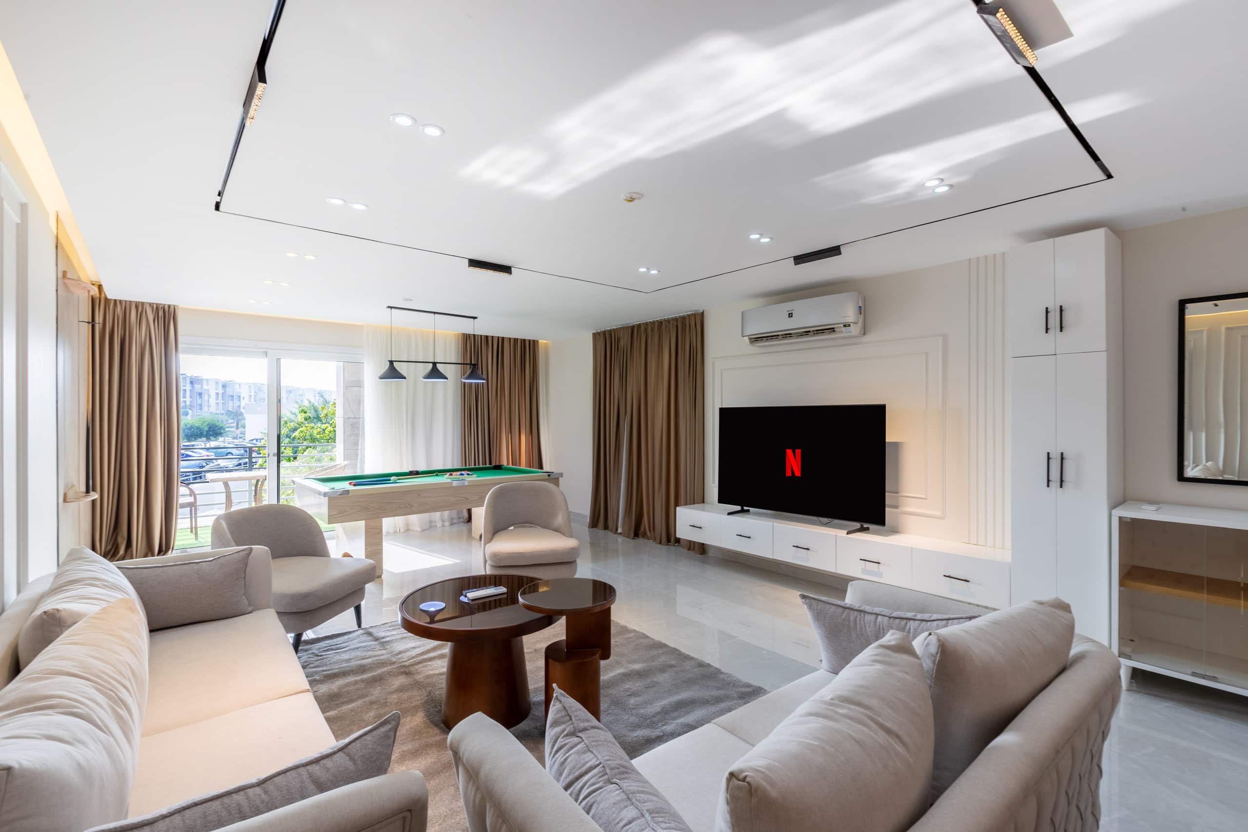 Elegant 3-Bdr Apt in Hyde Park | Prime Location — Living Room in New Cairo 1, Egypt — photo 3