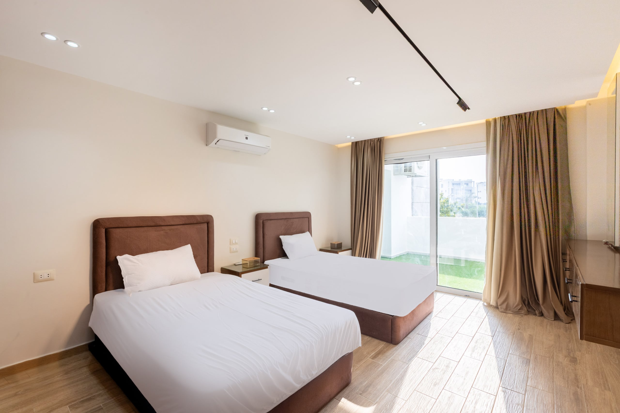 Elegant 3-Bdr Apt in Hyde Park | Prime Location — Bedroom 1 in New Cairo 1, Egypt — photo 3