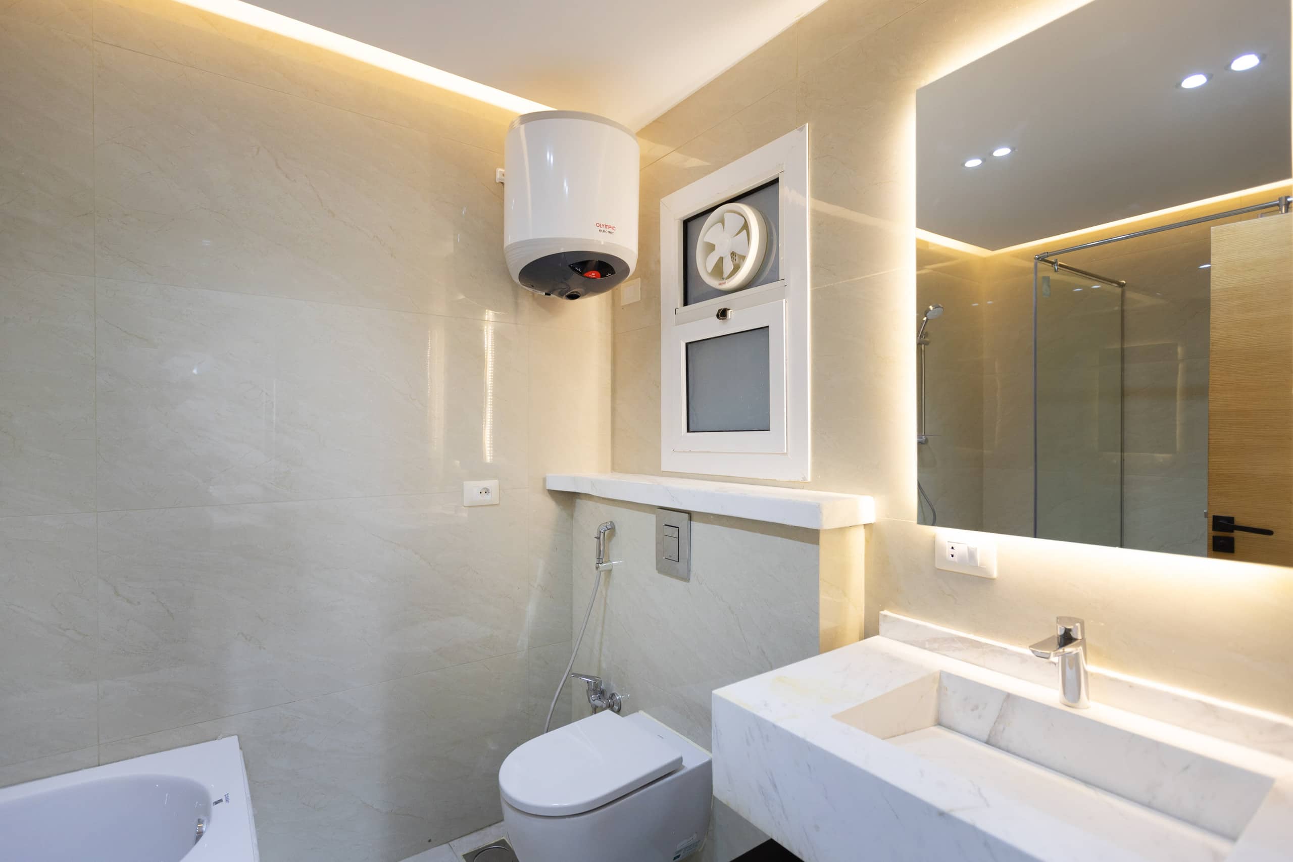 Elegant 3-Bdr Apt in Hyde Park | Prime Location — Full bathroom 2 in New Cairo 1, Egypt