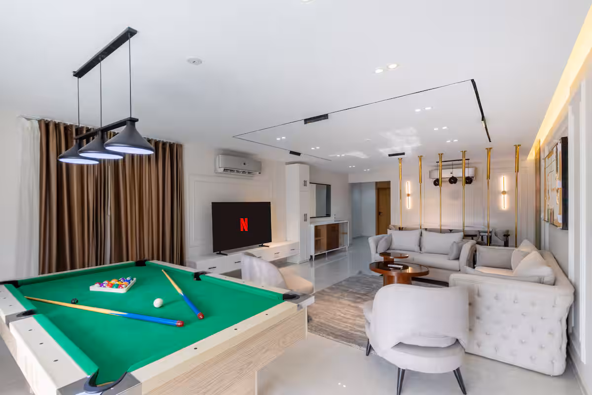 Elegant 3-Bdr Apt in Hyde Park | Prime Location — Living Room in New Cairo 1, Egypt