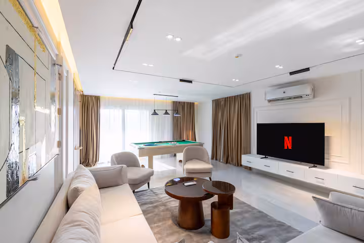 Elegant 3-Bdr Apt in Hyde Park | Prime Location — Living Room in New Cairo 1, Egypt — photo 3