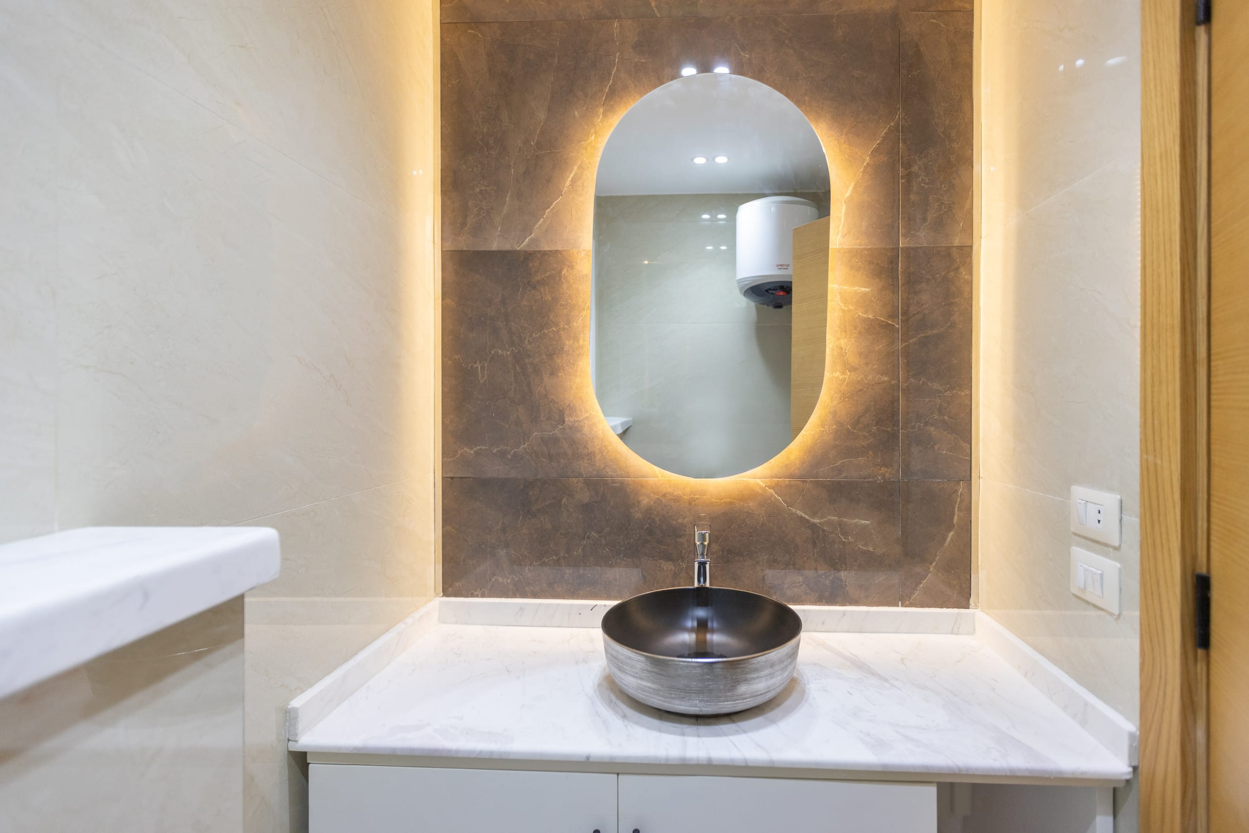 Elegant 3-Bdr Apt in Hyde Park | Prime Location — Full bathroom 1 in New Cairo 1, Egypt — photo 2