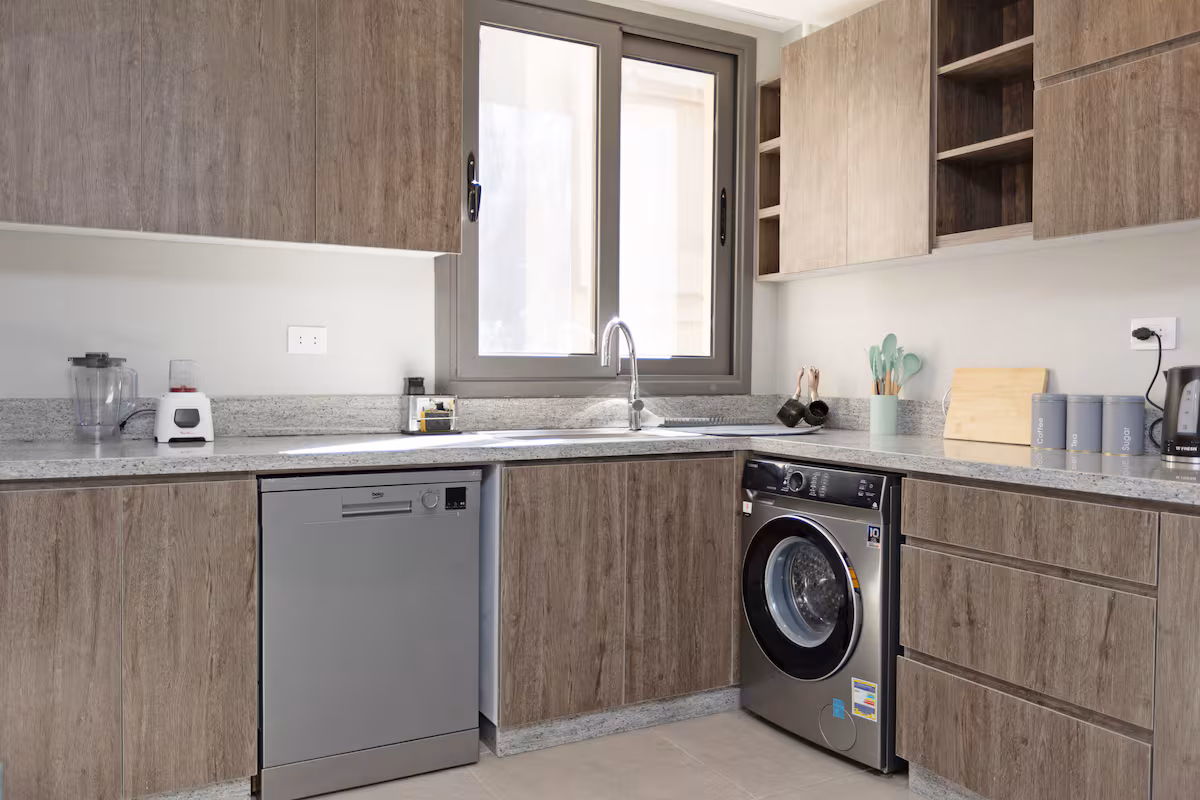 Panoramic 3-Bdr Retreat | Garden & Pool View | SP — Full Kitchen in New Cairo, Cairo, Egypt — photo 2
