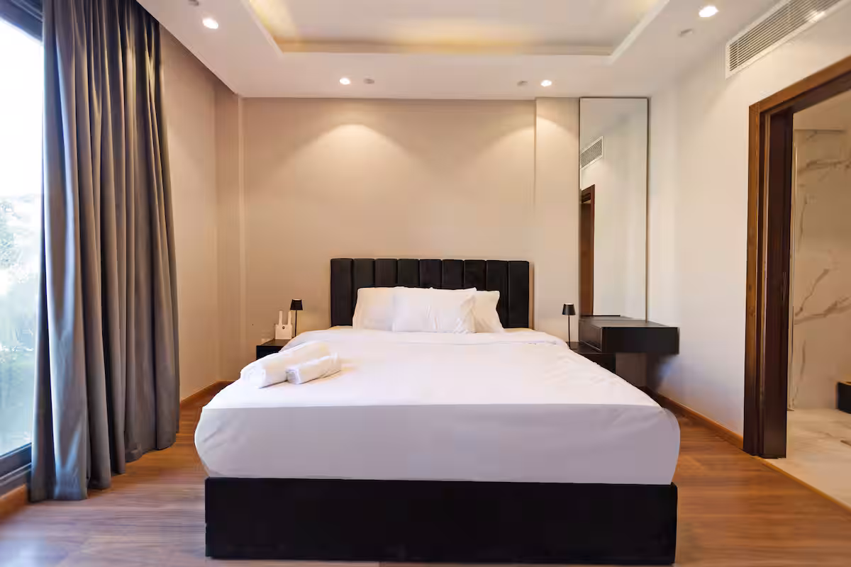 Panoramic 3-Bdr Retreat | Garden & Pool View | SP — Bedroom 1 in New Cairo, Cairo, Egypt — photo 2