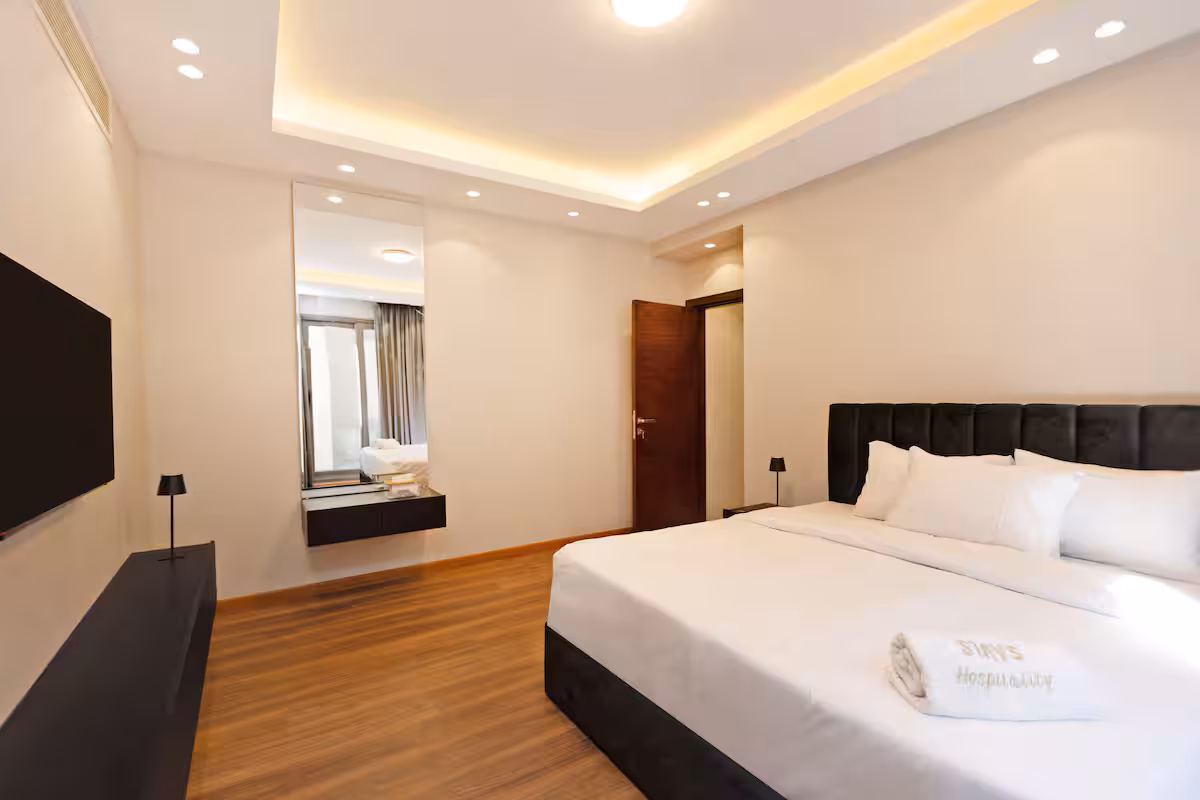 Panoramic 3-Bdr Retreat | Garden & Pool View | SP — Bedroom 2 in New Cairo, Cairo, Egypt — photo 2