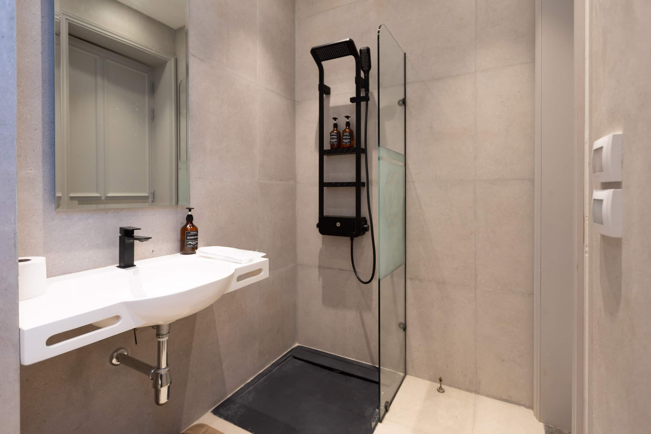 JW-Marriott Charming 1-BR Suite | New Cairo — Full bathroom 1 in New Cairo , Cairo, Egypt — photo 3