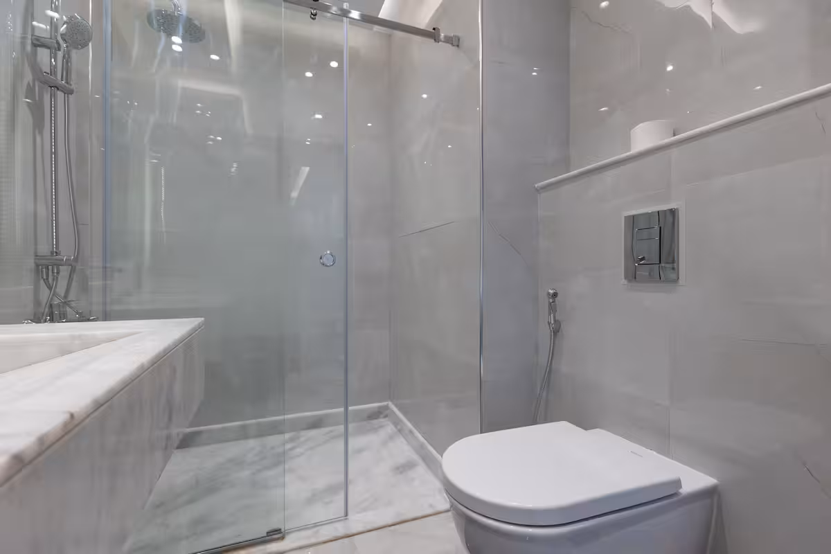 Bright 3BR Apartment | Side Garden View | SP — Full bathroom 2 in First New Cairo, Egypt — photo 2