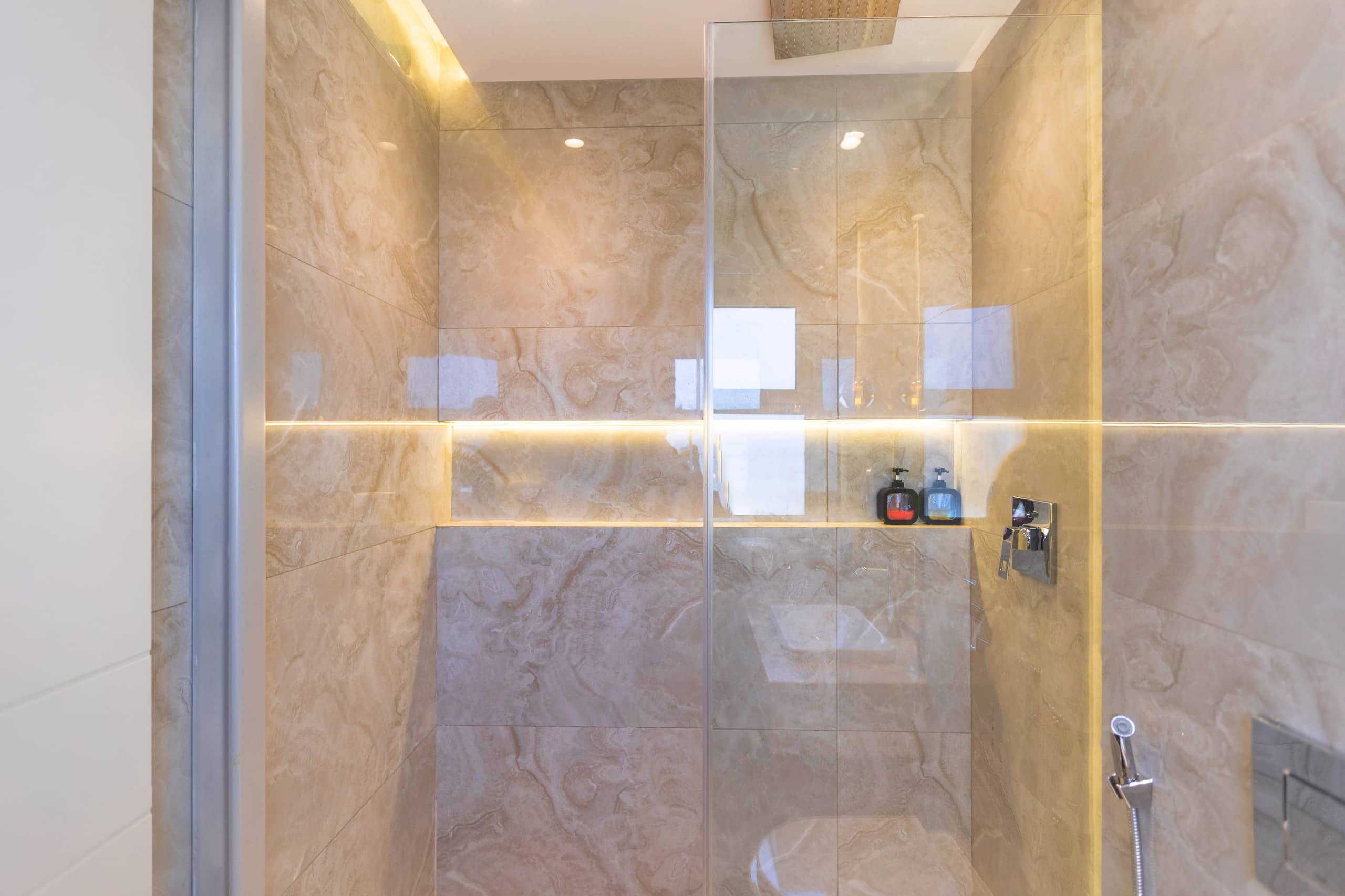 Spectacular Penthouse in Stones Compound — Full bathroom 2 in New Cairo , Cairo, Egypt — photo 2