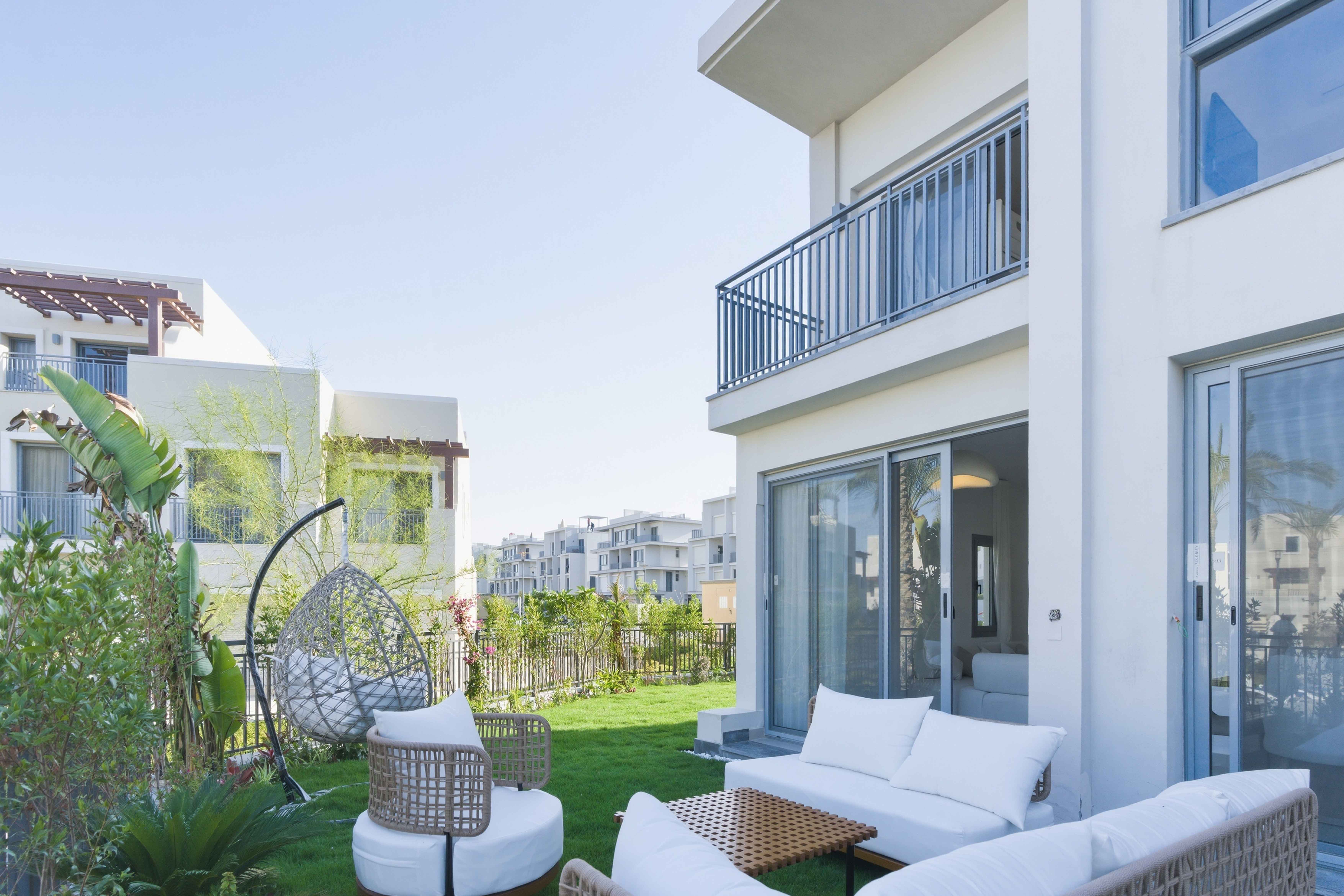 Bright 3BR Twinhouse – Pool View – Marassi — Balcony in Marassi sits in the heart of Sidi Abdel Rahman, Egypt — photo 3