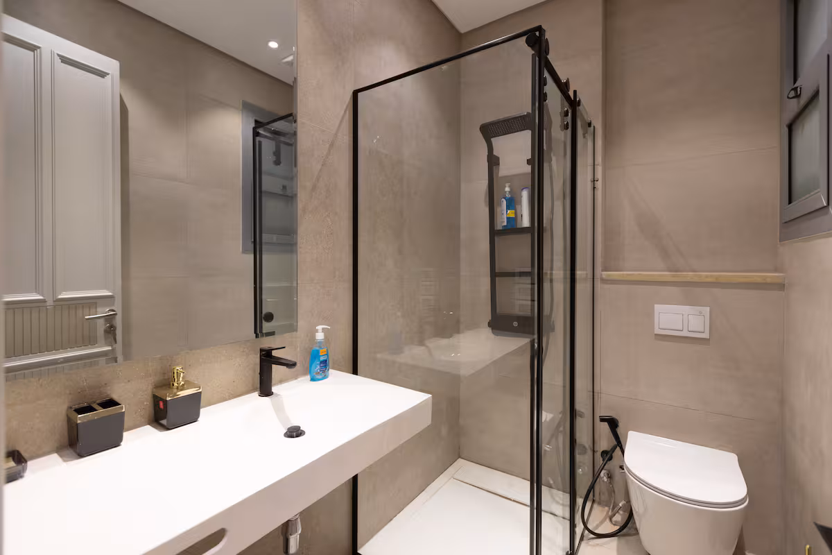 Poolside 3BR | Garden Level | Al-jazi JW Marriott — Full bathroom 1 in First New Cairo, Egypt