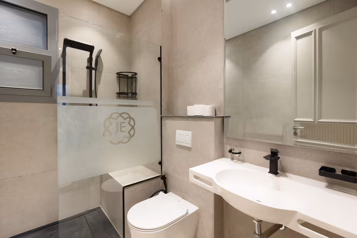 Luxury 1BR Pool View Apt at Al Jazi | JW Marriott — Full bathroom 1 in New Cairo, Egypt — photo 2