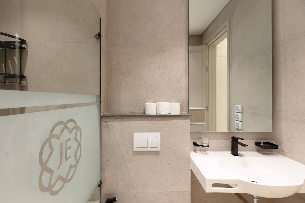 Luxury 1BR Pool View Apt at Al Jazi | JW Marriott — Full bathroom 1 in New Cairo, Egypt — photo 3
