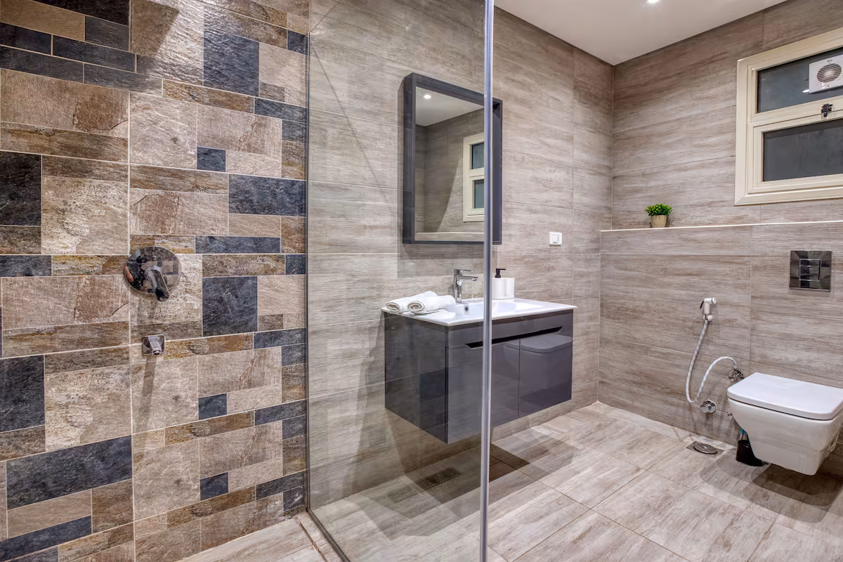 Exclusive 4-BR Nilefront | Best View in Cairo — Full bathroom 1 in Old cairo, Egypt — photo 2