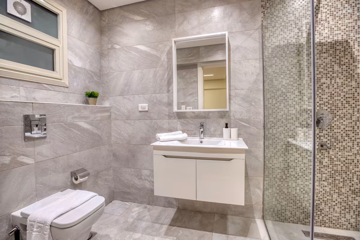 Exclusive 4-BR Nilefront | Best View in Cairo — Full bathroom 2 in Old cairo, Egypt
