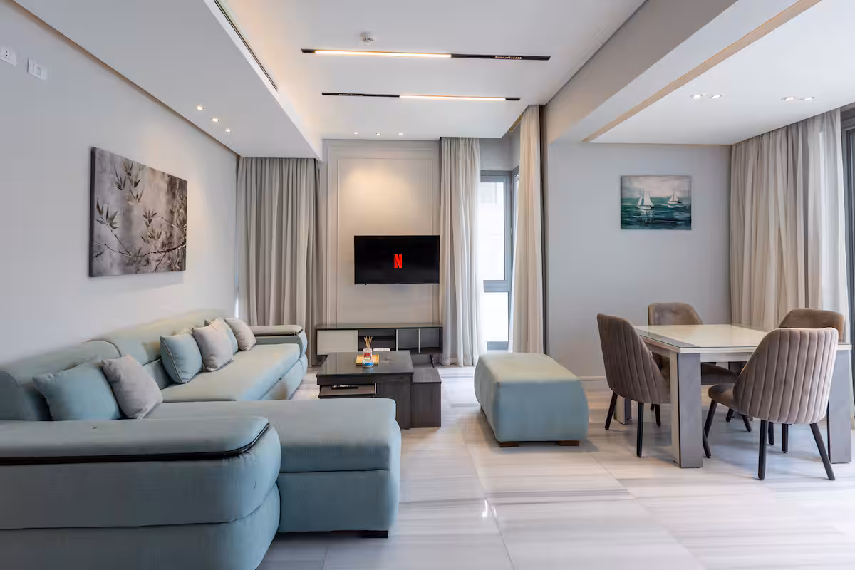 Elegant 1bdr best View Apt | JW Residences Al-jazi — Living Room in New Cairo, Egypt — photo 3