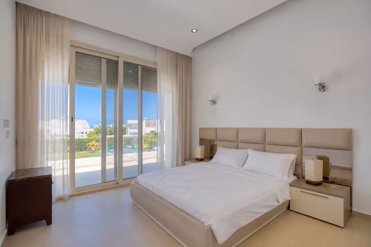 4-BR Masters Villa | Huge Private Pool | Hacienda — Bedroom 1 in Al ‘Alamayn, Marsa Matrouh, Egypt — photo 2