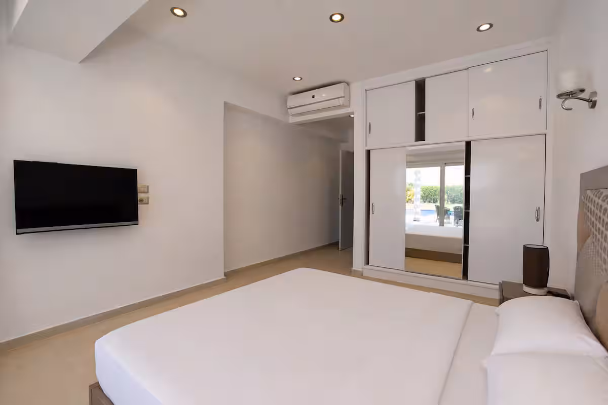 4-BR Masters Villa | Huge Private Pool | Hacienda — Bedroom 4 in Al ‘Alamayn, Marsa Matrouh, Egypt — photo 2