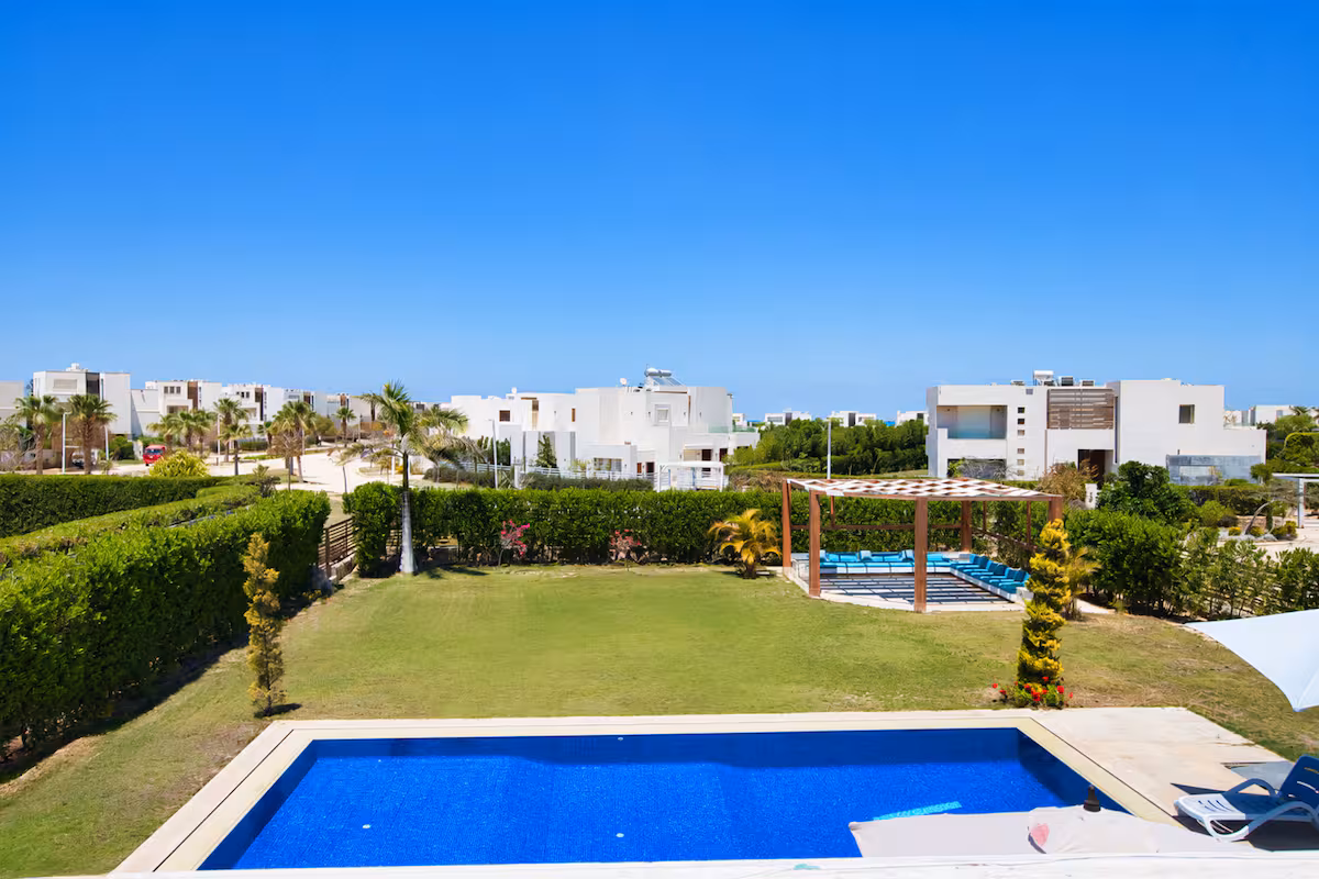 4-BR Masters Villa | Huge Private Pool | Hacienda — Balcony in Al ‘Alamayn, Marsa Matrouh, Egypt — photo 2