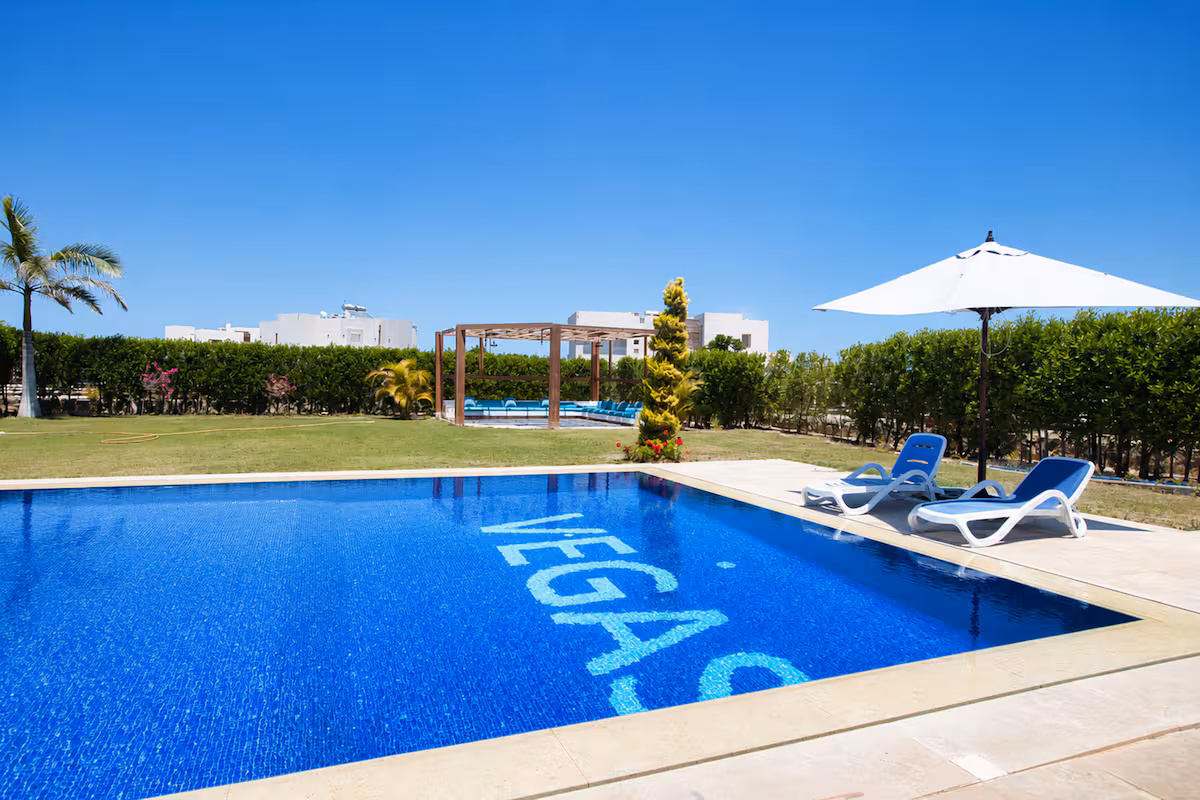 4-BR Masters Villa | Huge Private Pool | Hacienda — Pool in Al ‘Alamayn, Marsa Matrouh, Egypt — photo 2