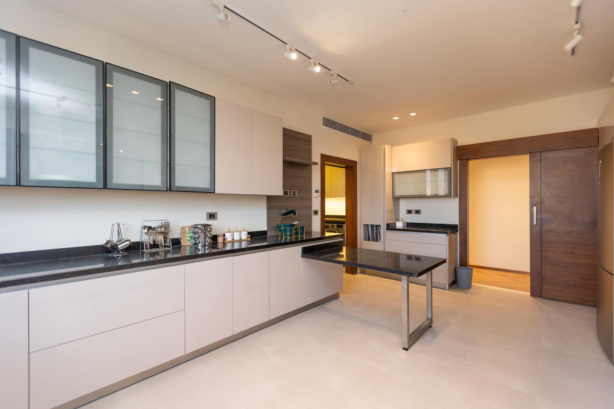 Spacious 450 sqm 3-BR + Maid’s Room |Prime View — Full Kitchen in New Cairo, Egypt — photo 3