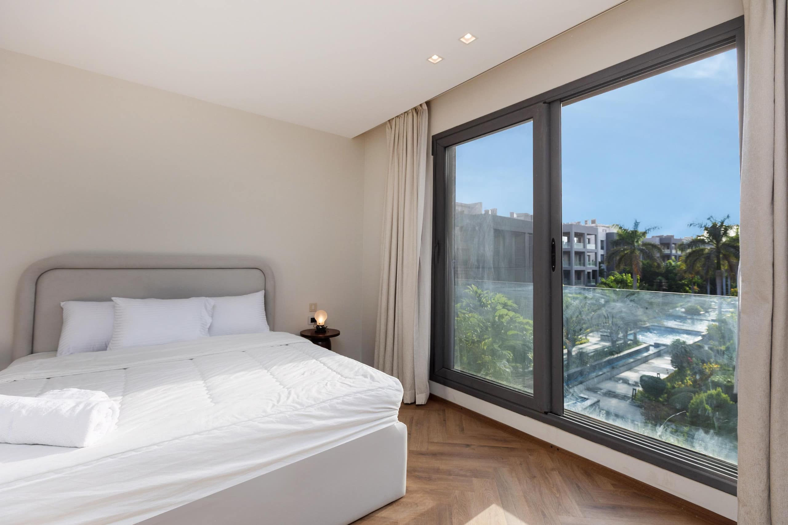 Spacious 450 sqm 3-BR + Maid’s Room |Prime View — Bedroom 1 in New Cairo, Egypt — photo 3