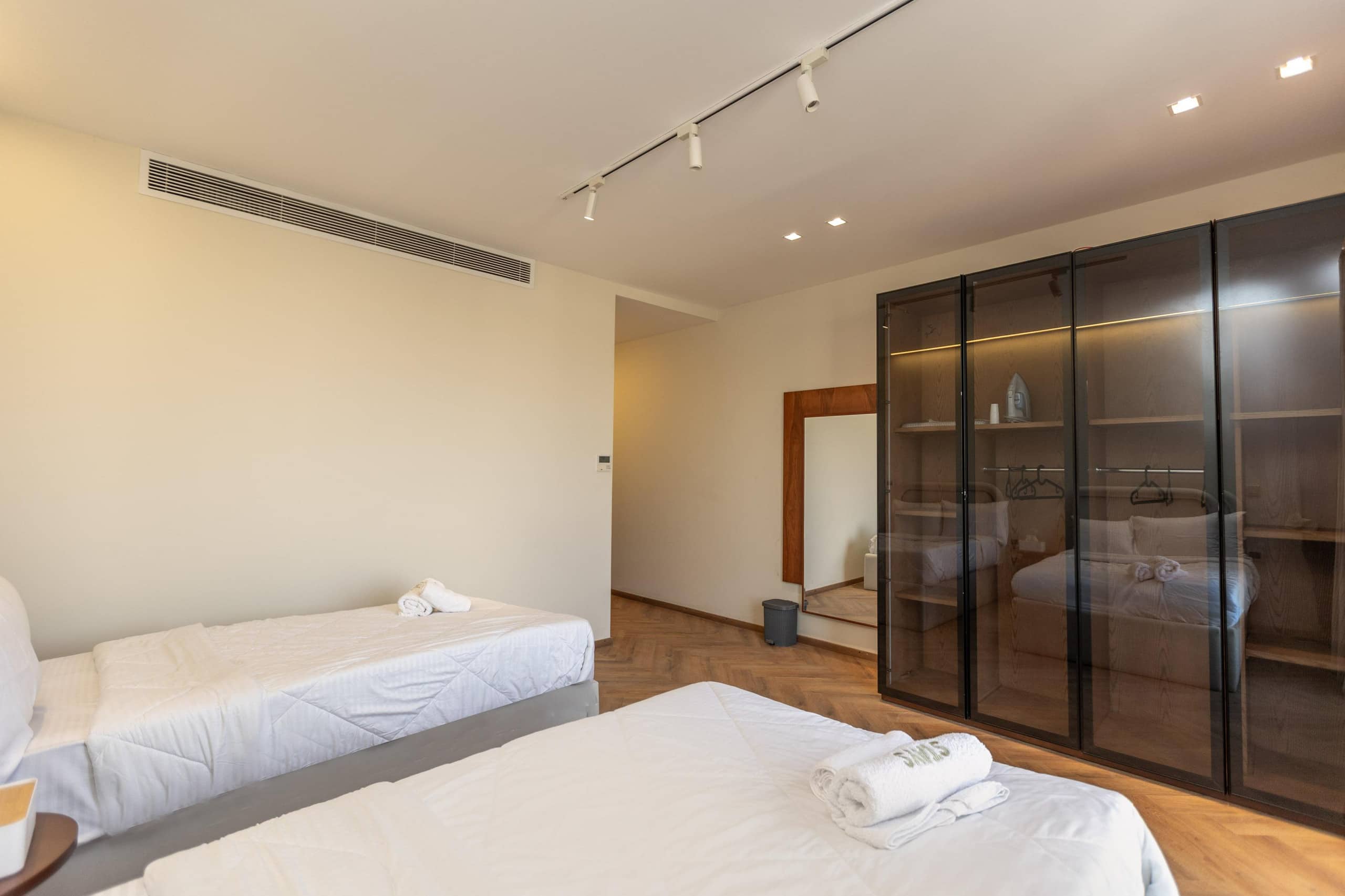 Spacious 450 sqm 3-BR + Maid’s Room |Prime View — Bedroom 3 in New Cairo, Egypt — photo 2