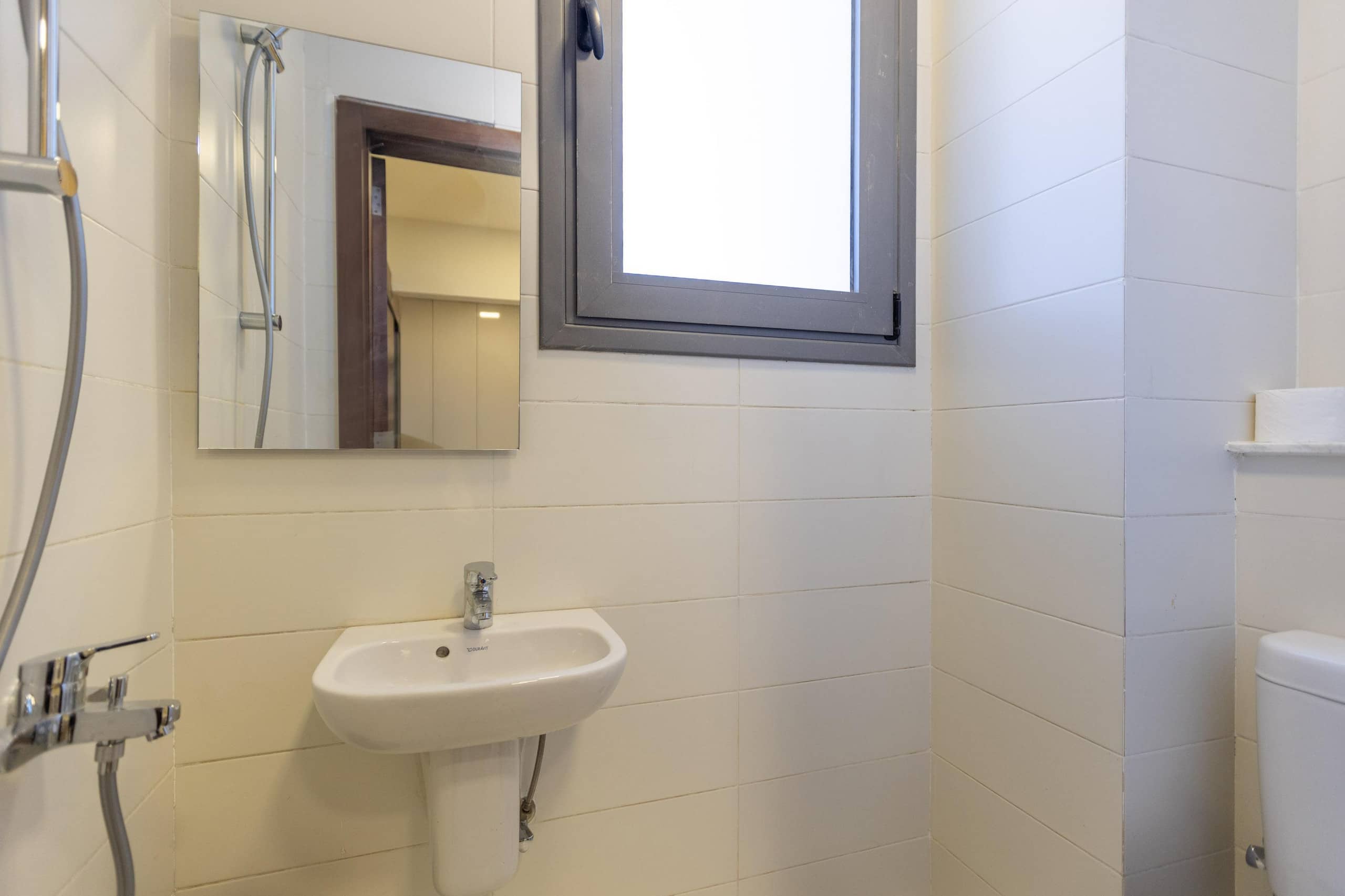 Spacious 450 sqm 3-BR + Maid’s Room |Prime View — Full bathroom 4 in New Cairo, Egypt