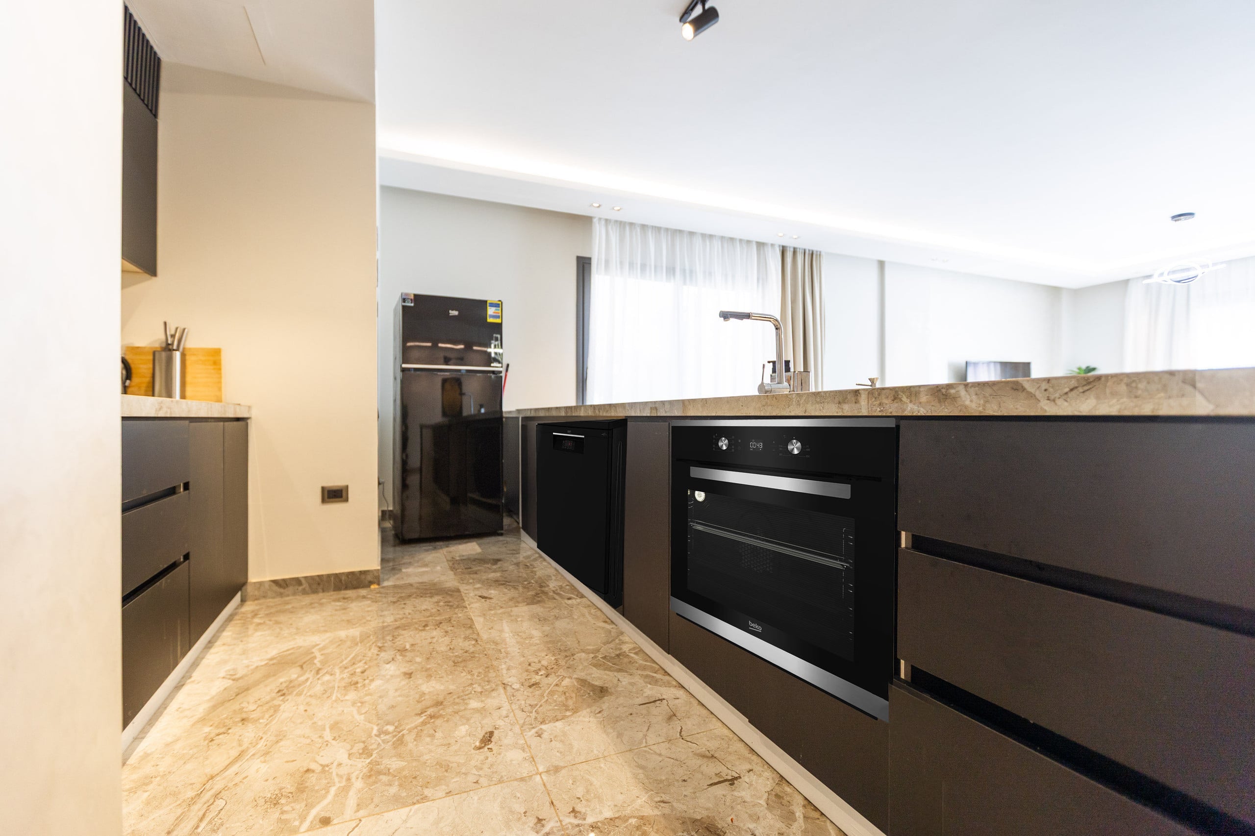 Panoramic Pool View | 3-BR Apartment | Silver Palm — Full Kitchen in New Cairo , Cairo, Egypt — photo 3