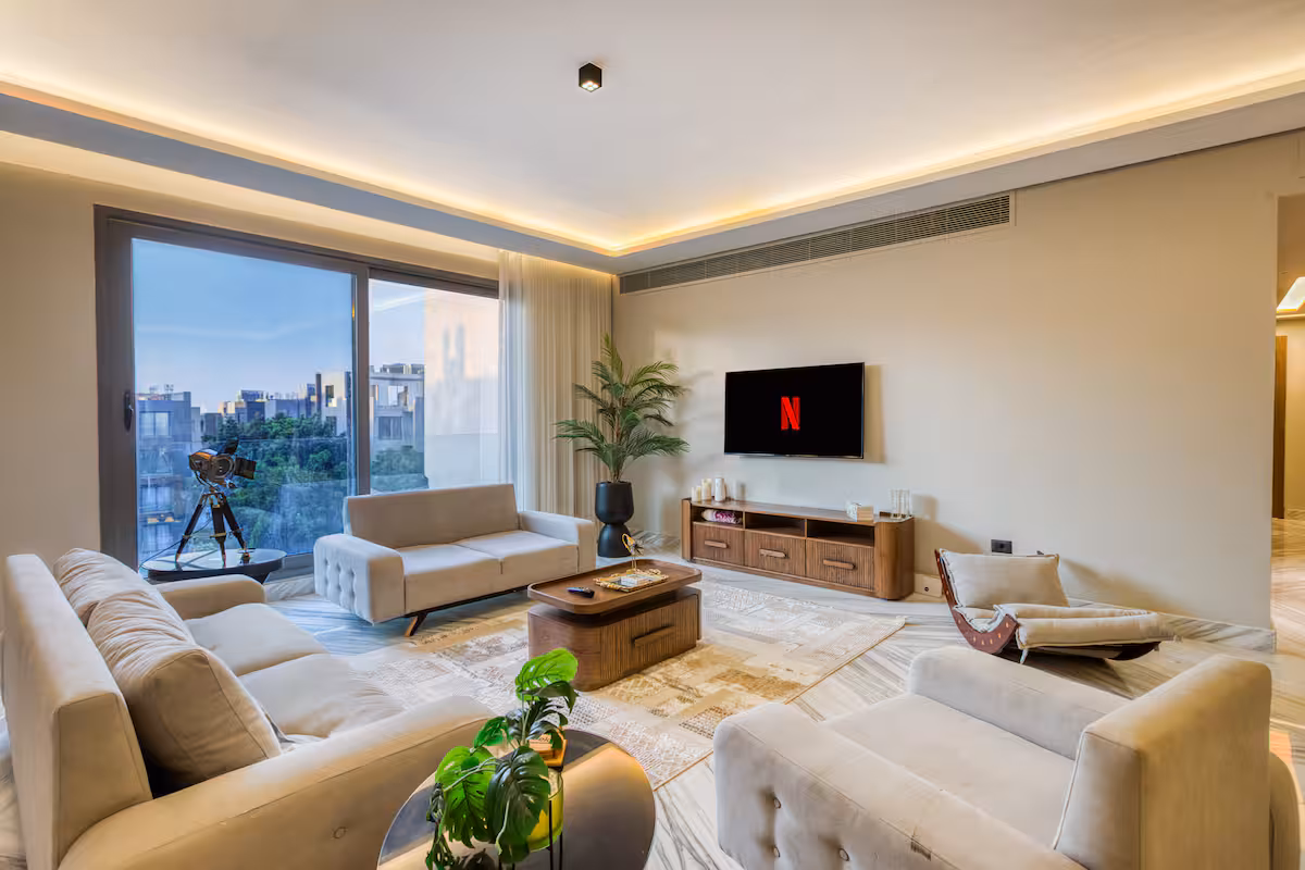 Premium 4BR Stay | Silver Palm | Pool Access — Living Room in New Cairo, Egypt — photo 2