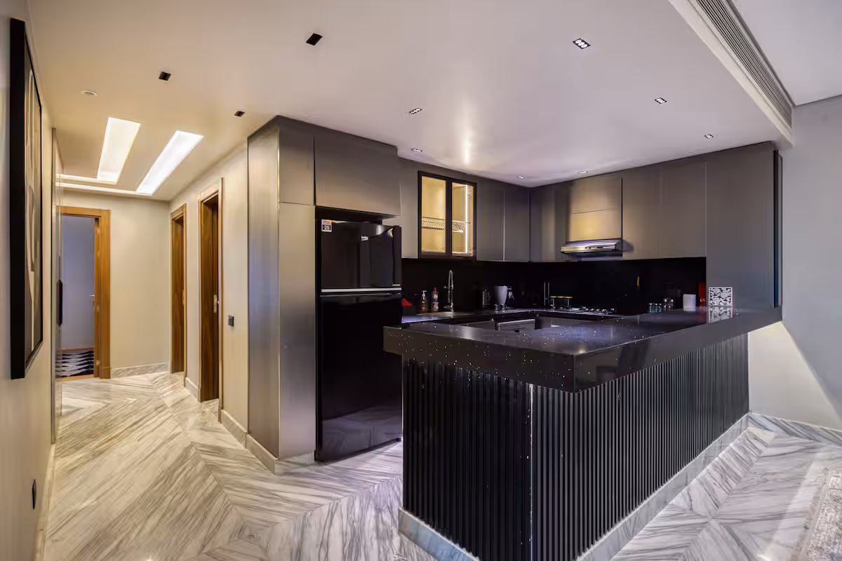 Premium 4BR Stay | Silver Palm | Pool Access — Full Kitchen in New Cairo, Egypt — photo 3