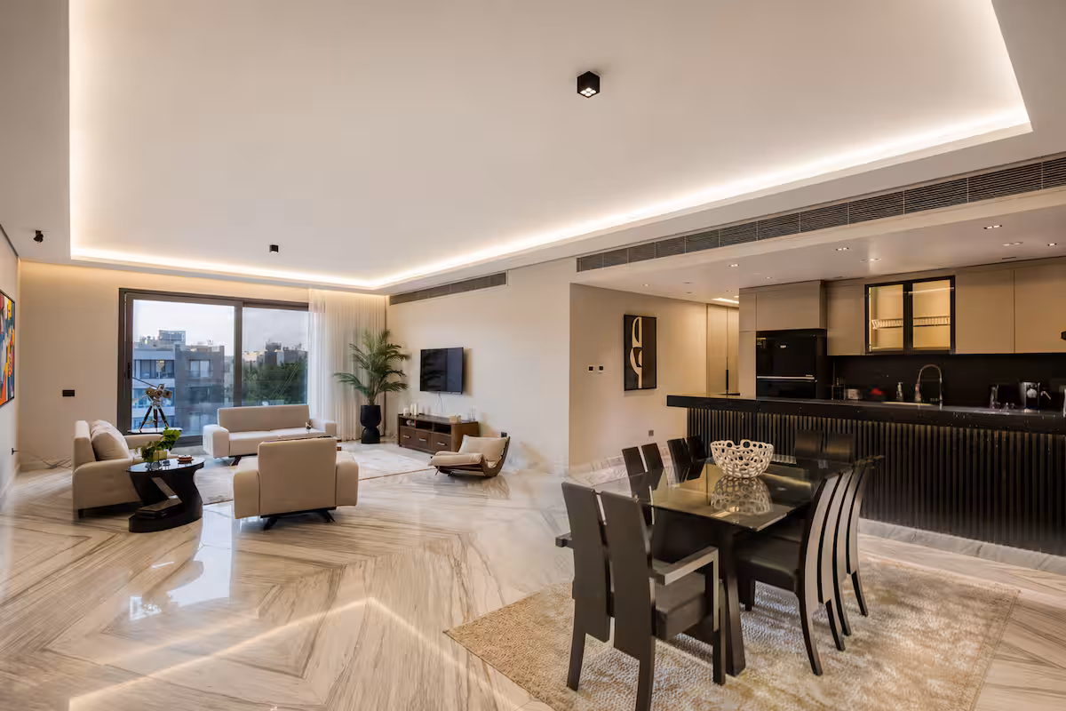Premium 4BR Stay | Silver Palm | Pool Access — Dining Area in New Cairo, Egypt