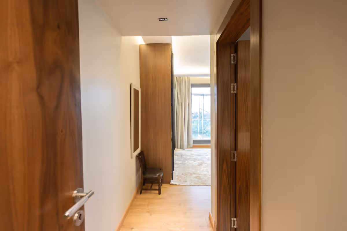Premium 4BR Stay | Silver Palm | Pool Access — Bedroom 1 in New Cairo, Egypt — photo 2