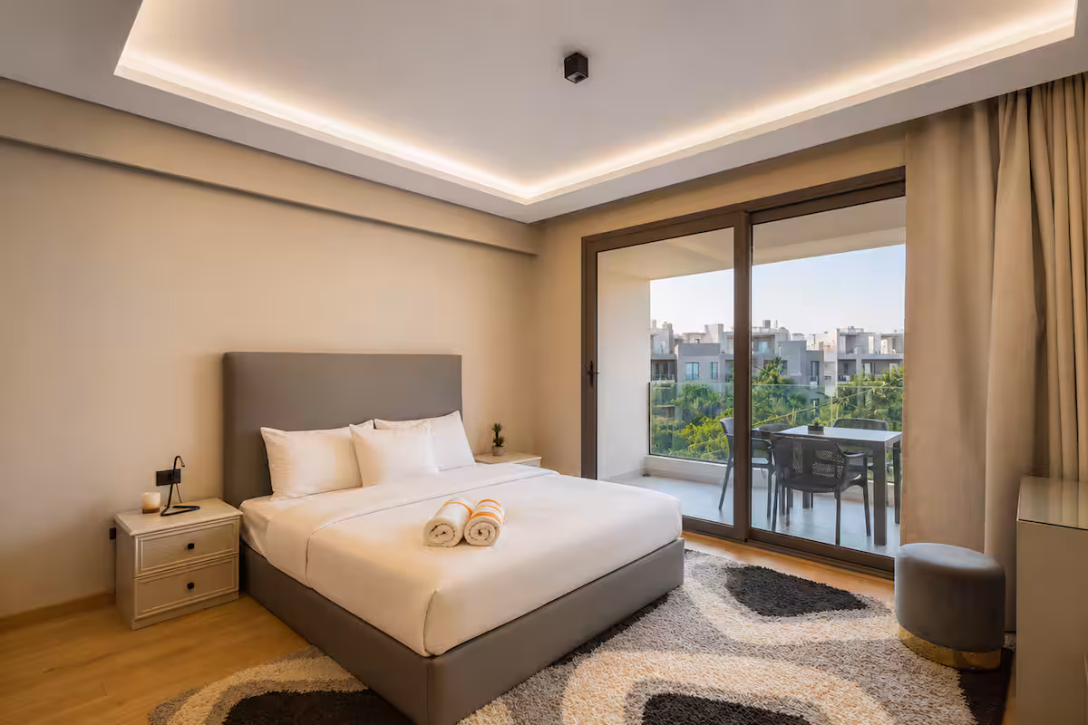 Premium 4BR Stay | Silver Palm | Pool Access — Bedroom 2 in New Cairo, Egypt