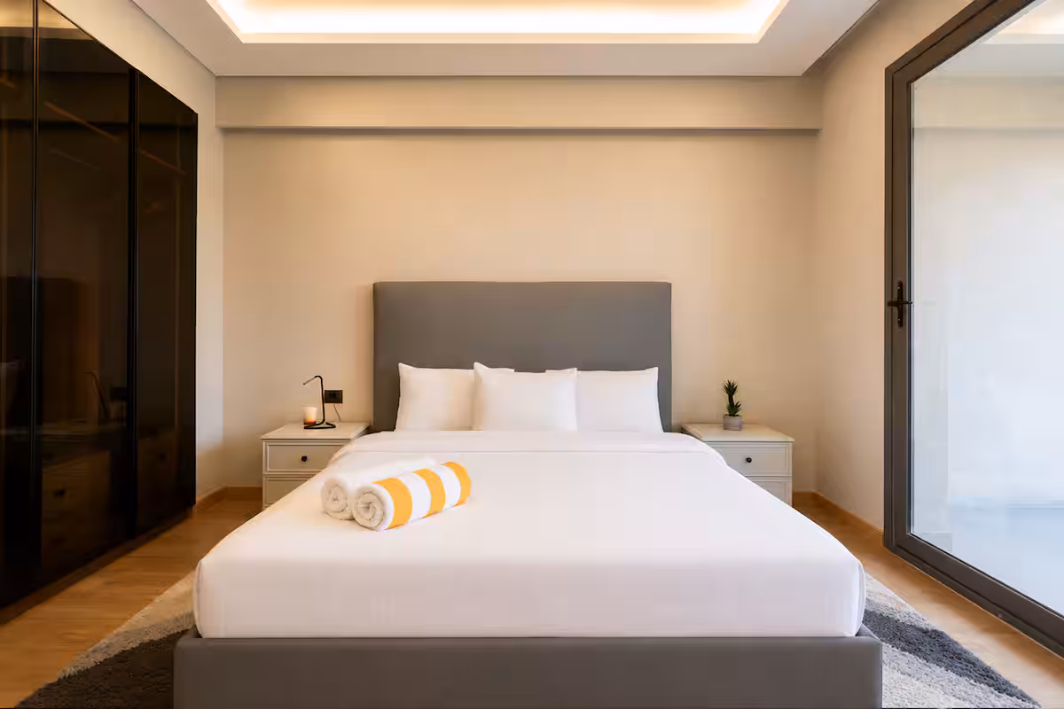 Premium 4BR Stay | Silver Palm | Pool Access — Bedroom 2 in New Cairo, Egypt — photo 2