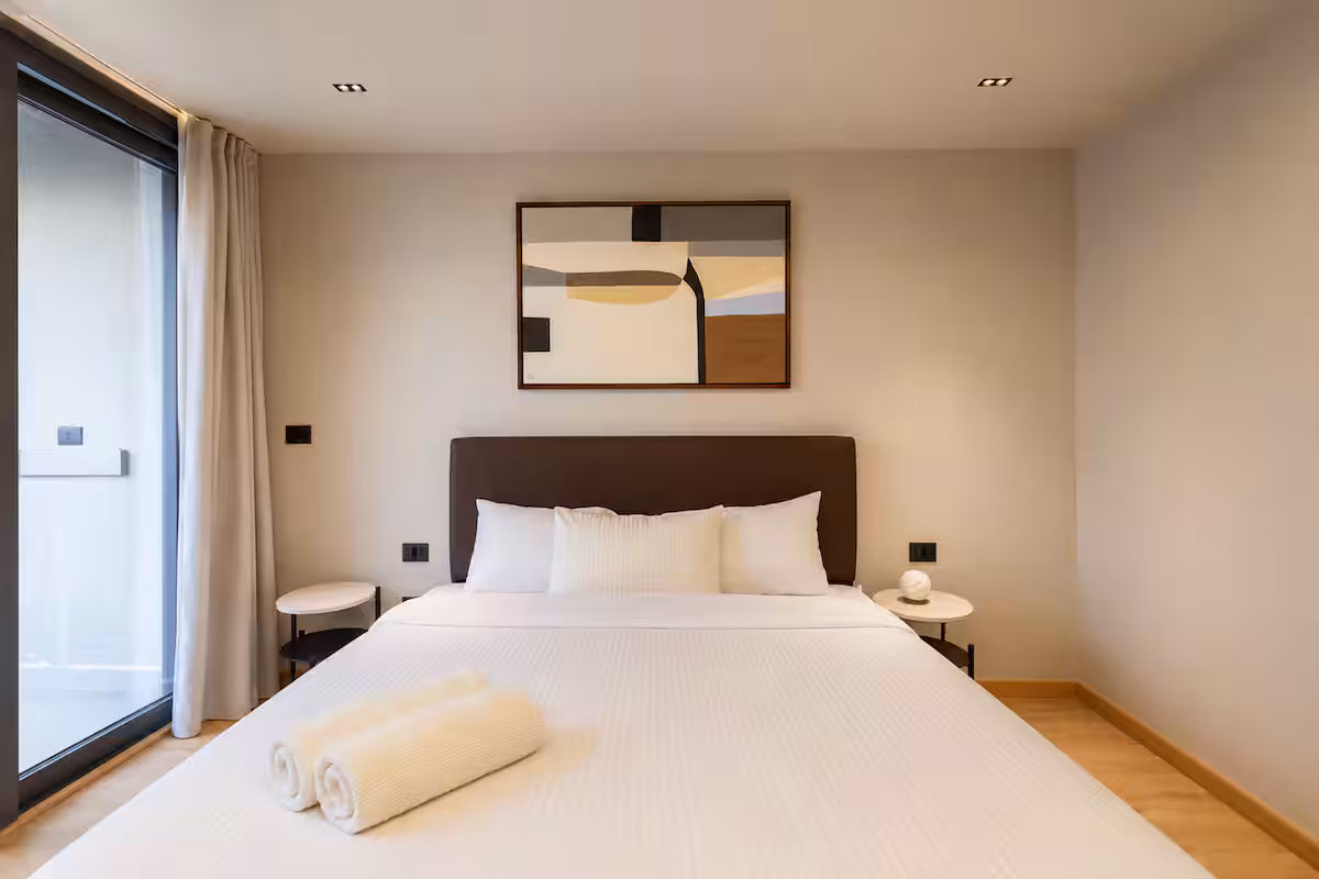 Premium 4BR Stay | Silver Palm | Pool Access — Bedroom 3 in New Cairo, Egypt — photo 2