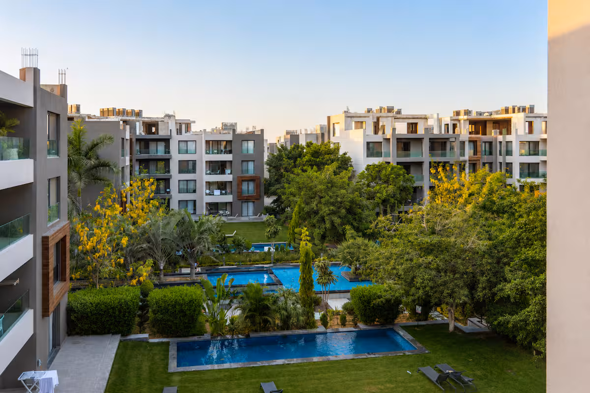 Premium 4BR Stay | Silver Palm | Pool Access — Exterior in New Cairo, Egypt — photo 3