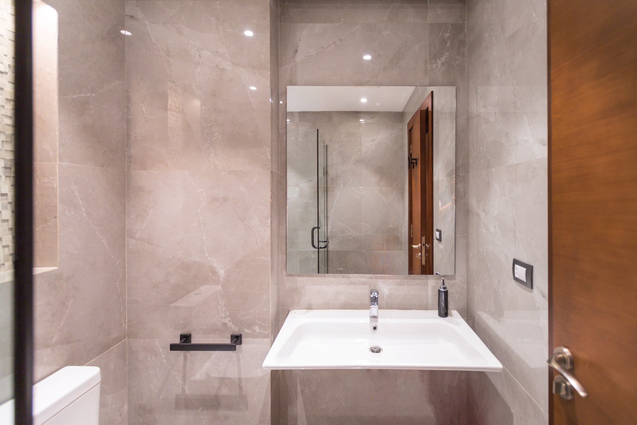 Private Garden Oasis | Elegant 2BR | Silver Palm — Full bathroom 2 in New Cairo, Cairo, Egypt