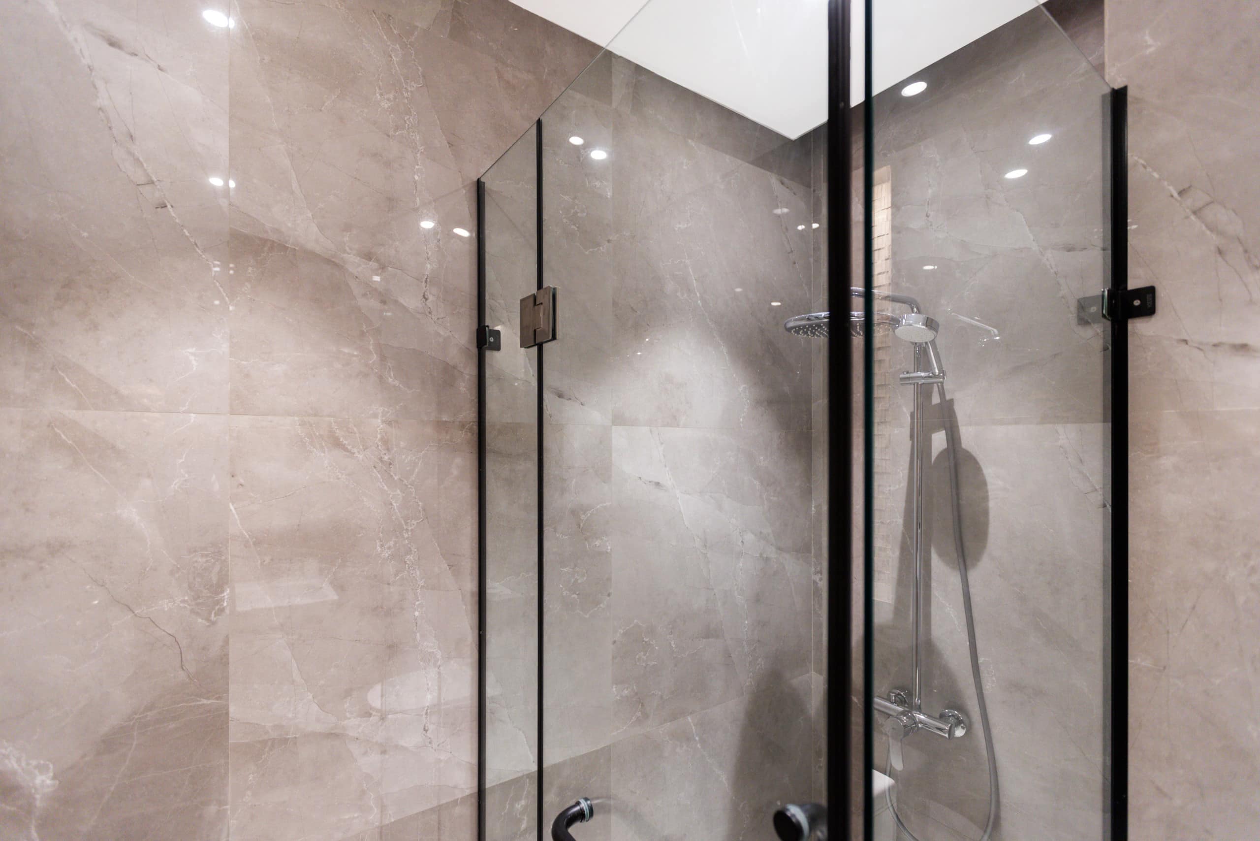 Private Garden Oasis | Elegant 2BR | Silver Palm — Full bathroom 2 in New Cairo, Cairo, Egypt — photo 3