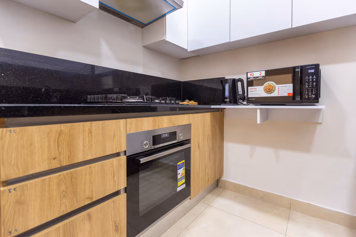 Luxury 3BR Haven Overlooking Green Views -ZED West — Full Kitchen in Sheikh Zayed City, Egypt — photo 3