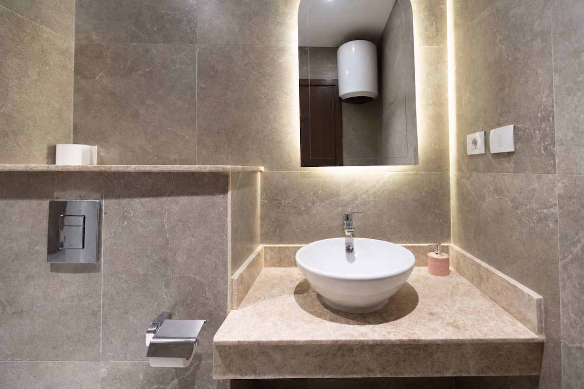 Luxury 3BR Haven Overlooking Green Views -ZED West — Full bathroom 1 in Sheikh Zayed City, Egypt — photo 2