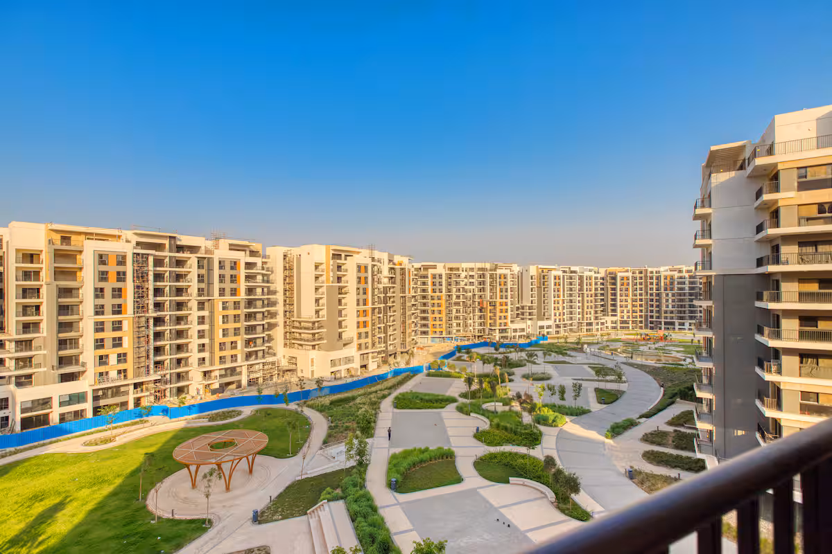 Luxury 3BR Haven Overlooking Green Views -ZED West — Balcony in Sheikh Zayed City, Egypt — photo 2