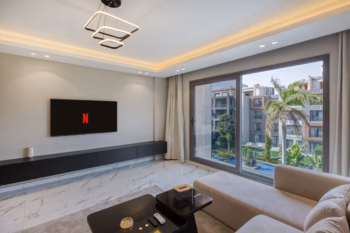 Panoramic Garden & Pool View |3-BR Apt|Silver Palm — Living Room in First New Cairo, Egypt