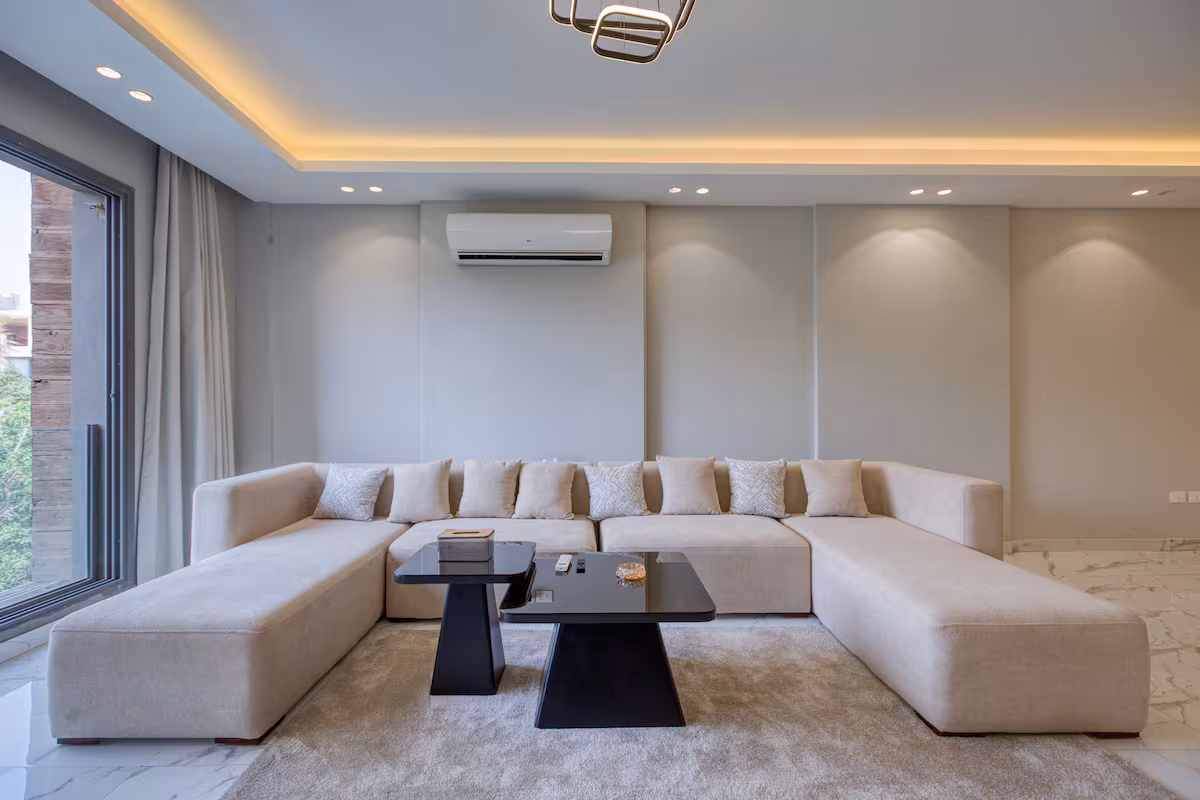 Panoramic Garden & Pool View |3-BR Apt|Silver Palm — Living Room in First New Cairo, Egypt — photo 3