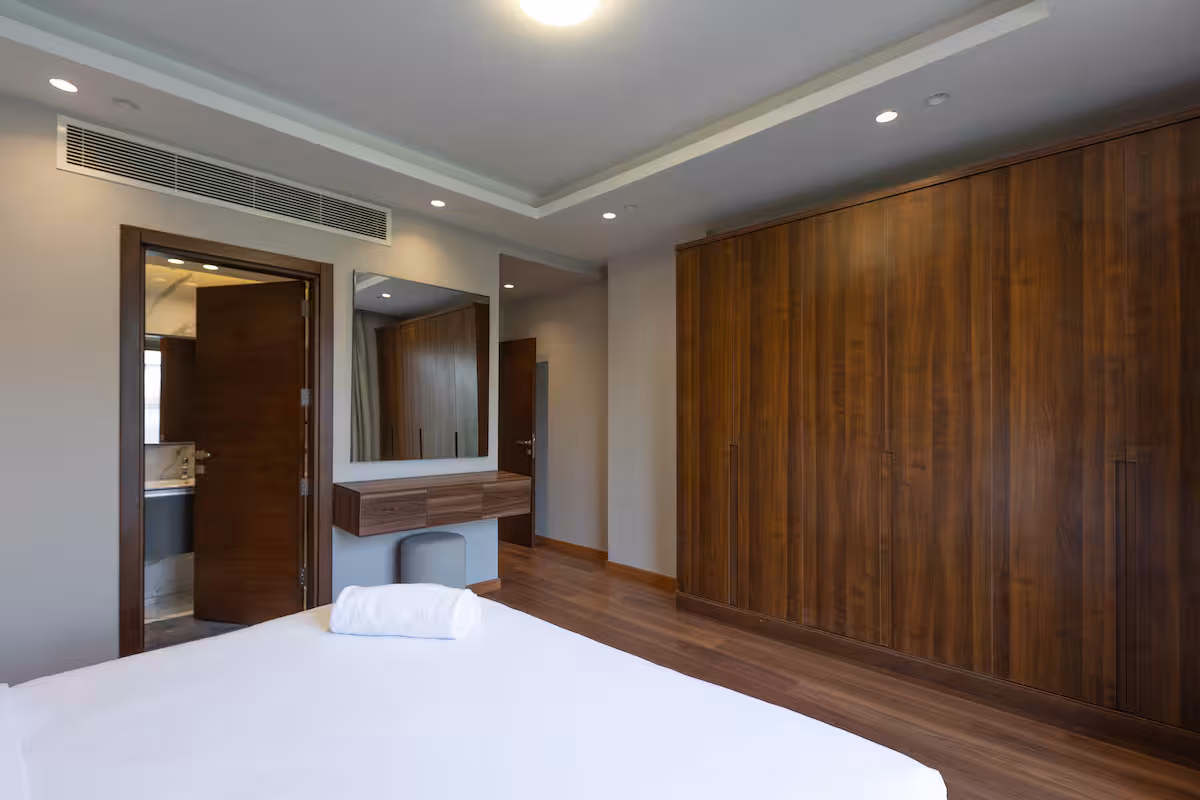 Panoramic Garden & Pool View |3-BR Apt|Silver Palm — Bedroom 1 in First New Cairo, Egypt — photo 3