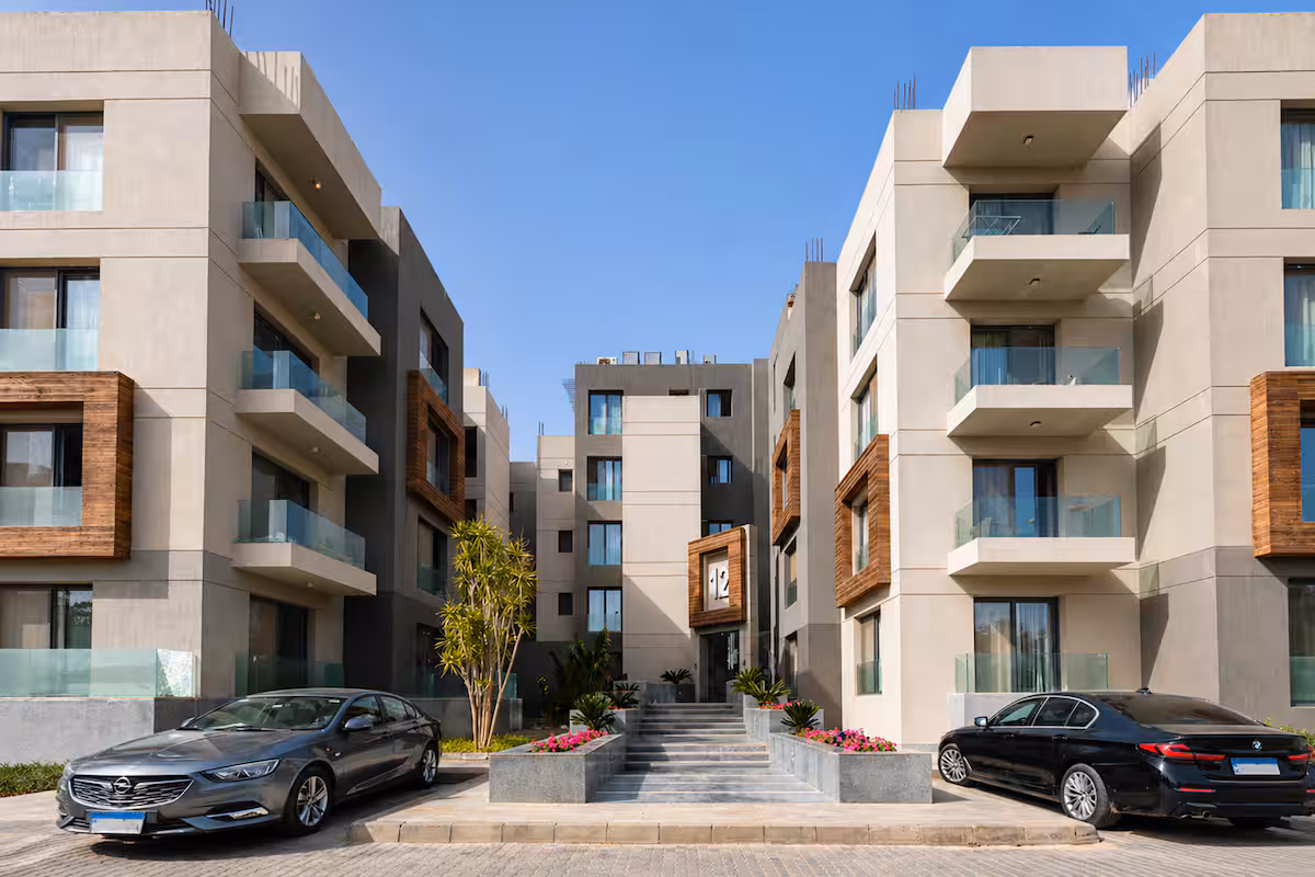 Panoramic Garden & Pool View |3-BR Apt|Silver Palm — Exterior in First New Cairo, Egypt — photo 2